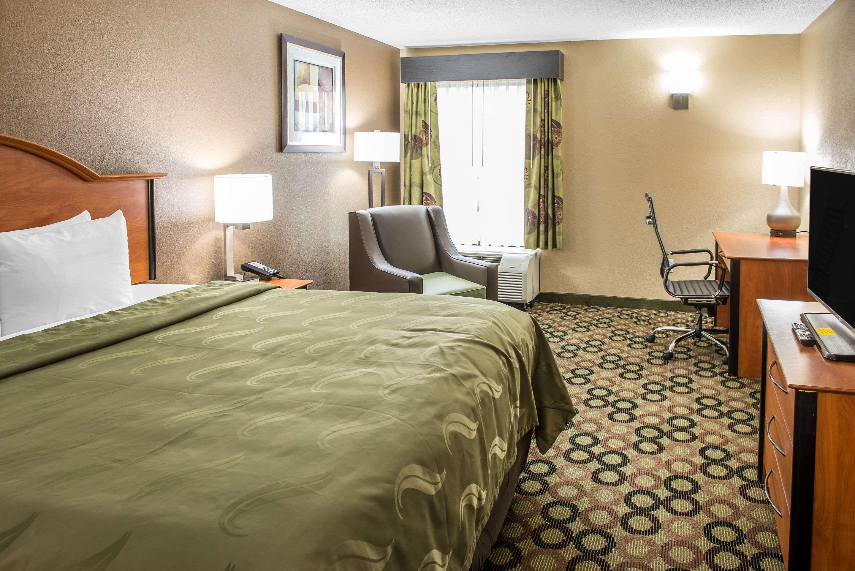 Quality Inn & Suites Columbus Esterno foto